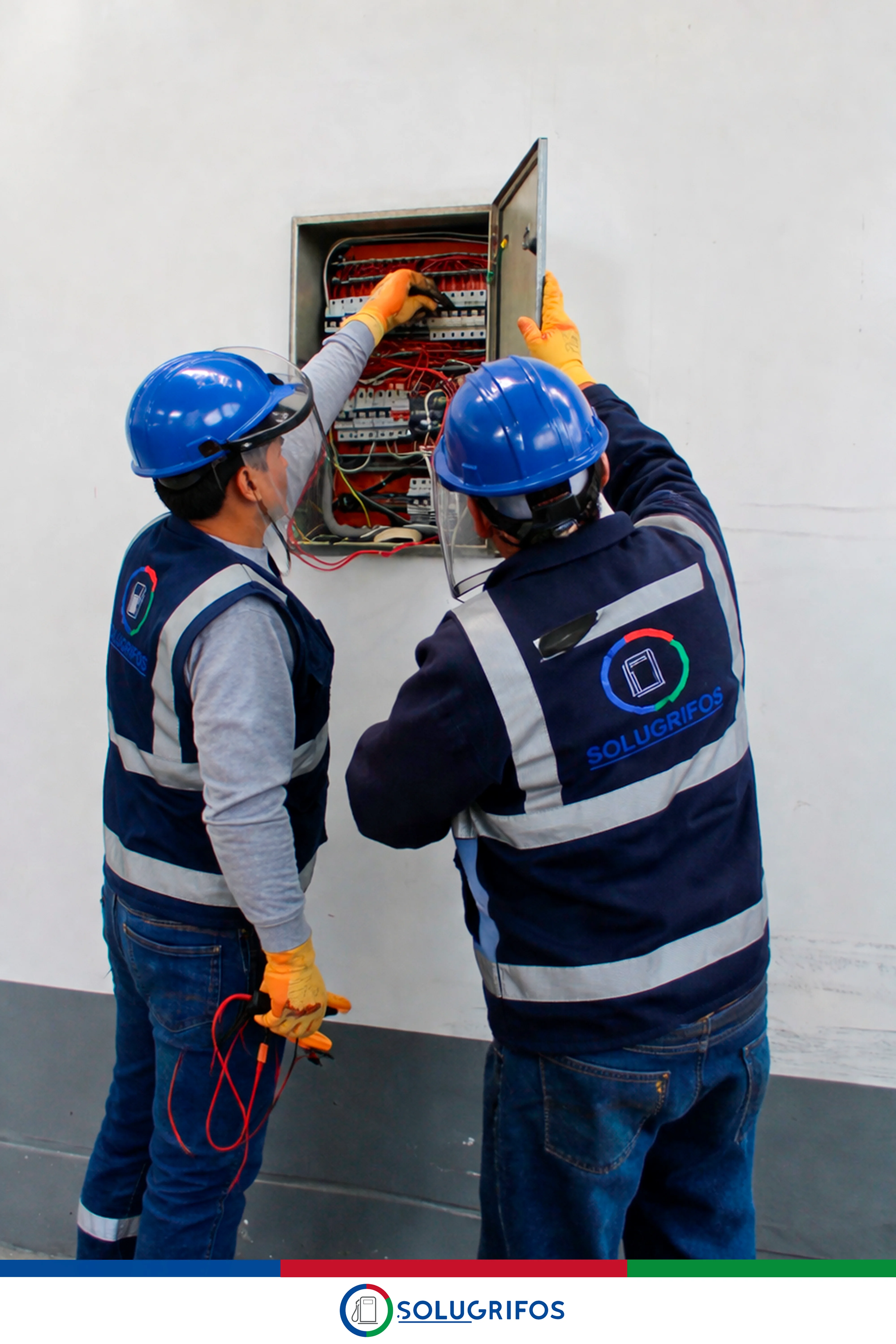 Instalación de tablero eléctrico para combustible líquido — foto 3